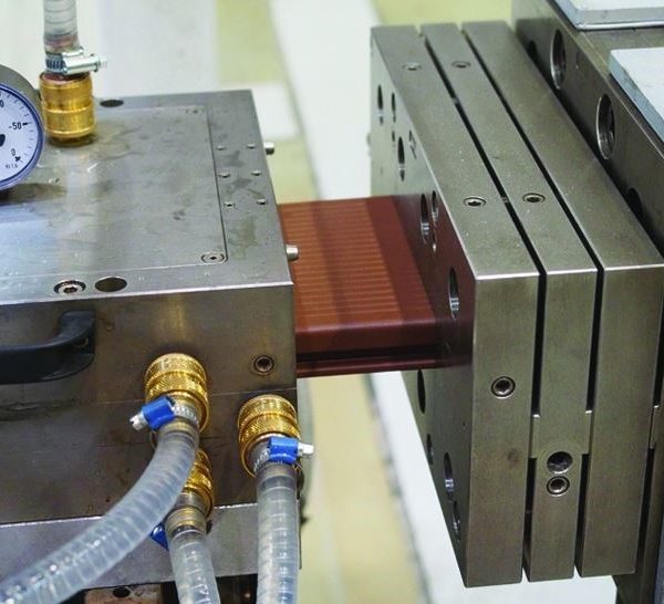 تاريخچه ، چوب پلاست