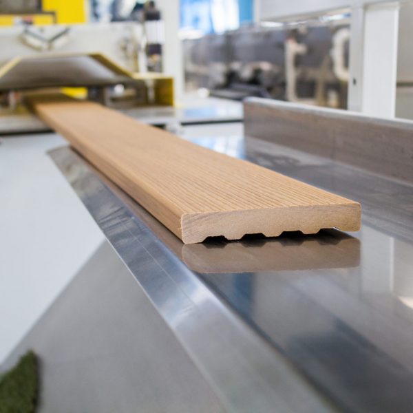 تاريخچه ، چوب پلاست