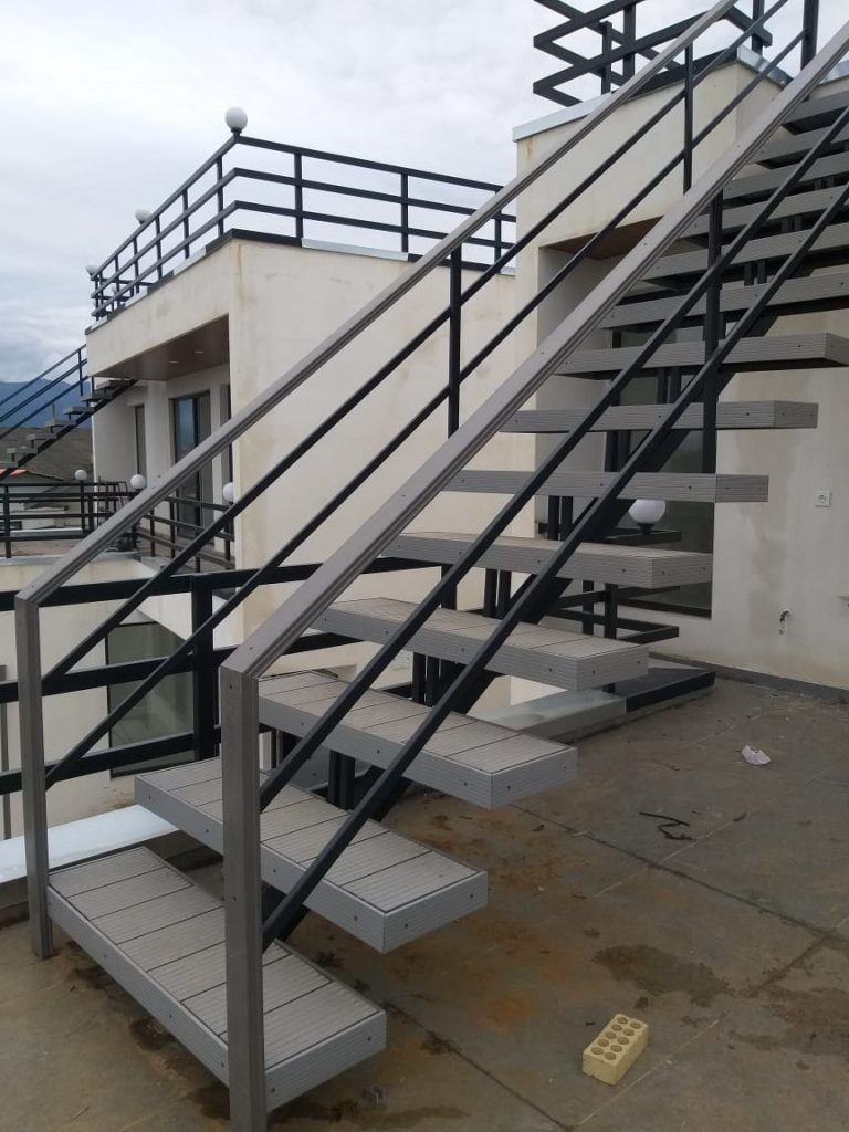 پله ، چوب پلاست