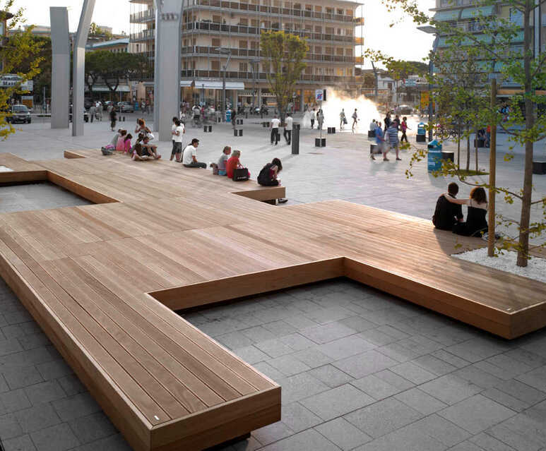 مبلمان شهری چوبی