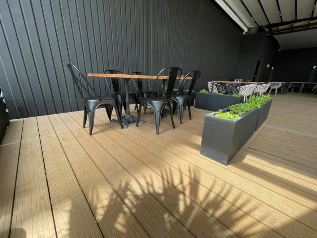 کف کاذب، چوب پلاست