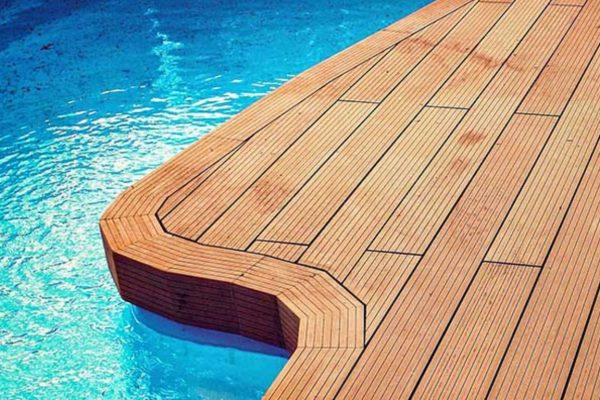 چوب پلاستیک دور استخر