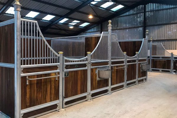 چوب پلاست برای اصطبل