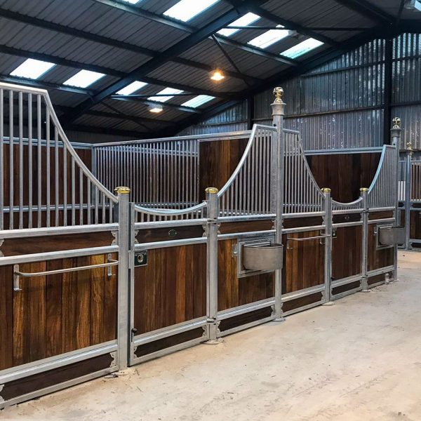 چوب پلاست برای اصطبل